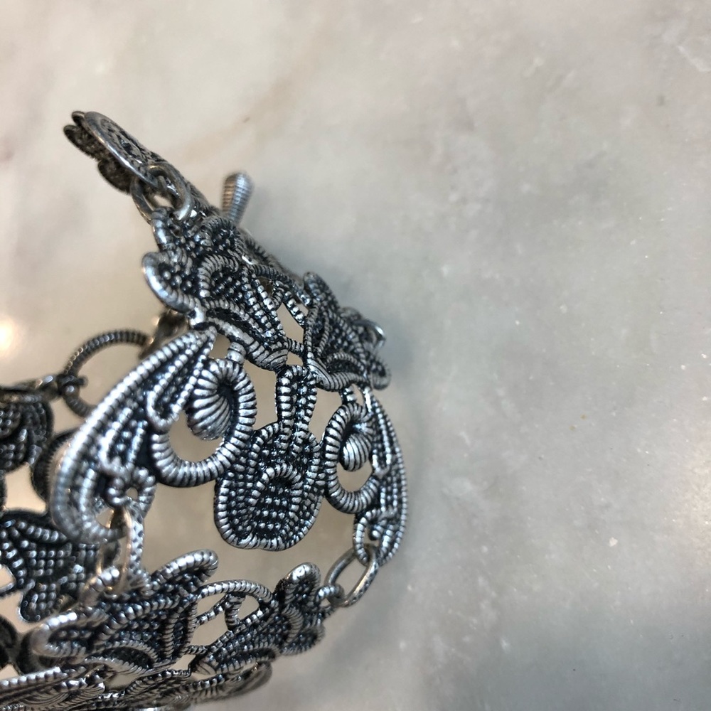 Vintage Ornate Design Bracelet - Picture 4 of 9